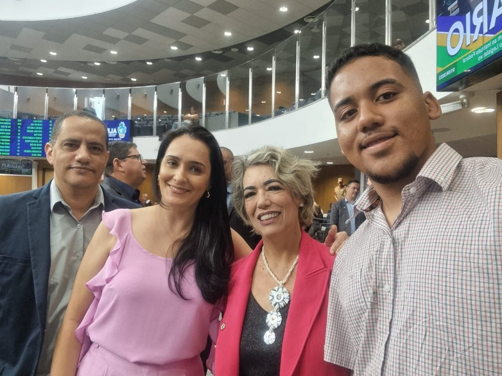 Leonardo Garcia, Patrícia Arantes, Oneida Cristina (reitora do IFG) e Alan Sodré durante sessão de homenagem na Alego